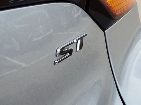 Used 2023 Buick Encore GX Select w/ Sport Touring Package image 42