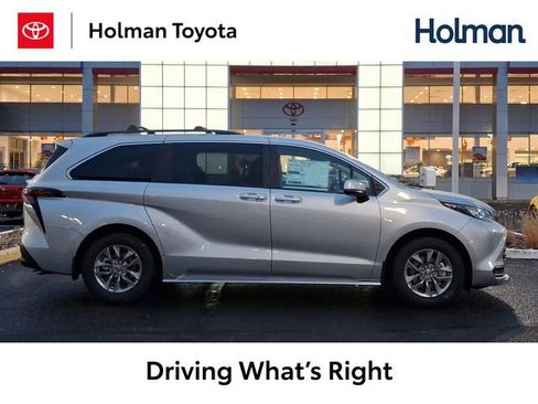 Certified 2025 Toyota Sienna LE w/ LE Plus Package FWD image 1