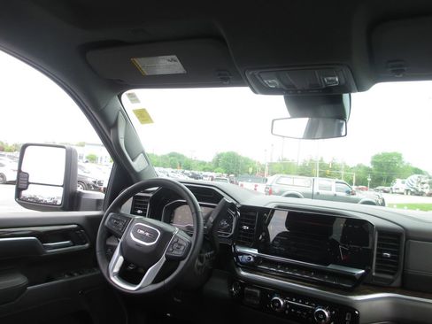 Used 2025 GMC Sierra 2500 SLE w/ SLE Value Package; AWD/4WD image 25