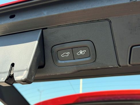 Used 2019 Volvo XC60 T6 Momentum image 17