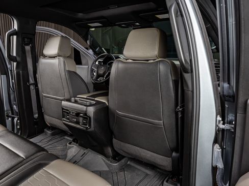 Used 2024 Chevrolet Silverado 2500 ZR2 w/ Technology Package image 32