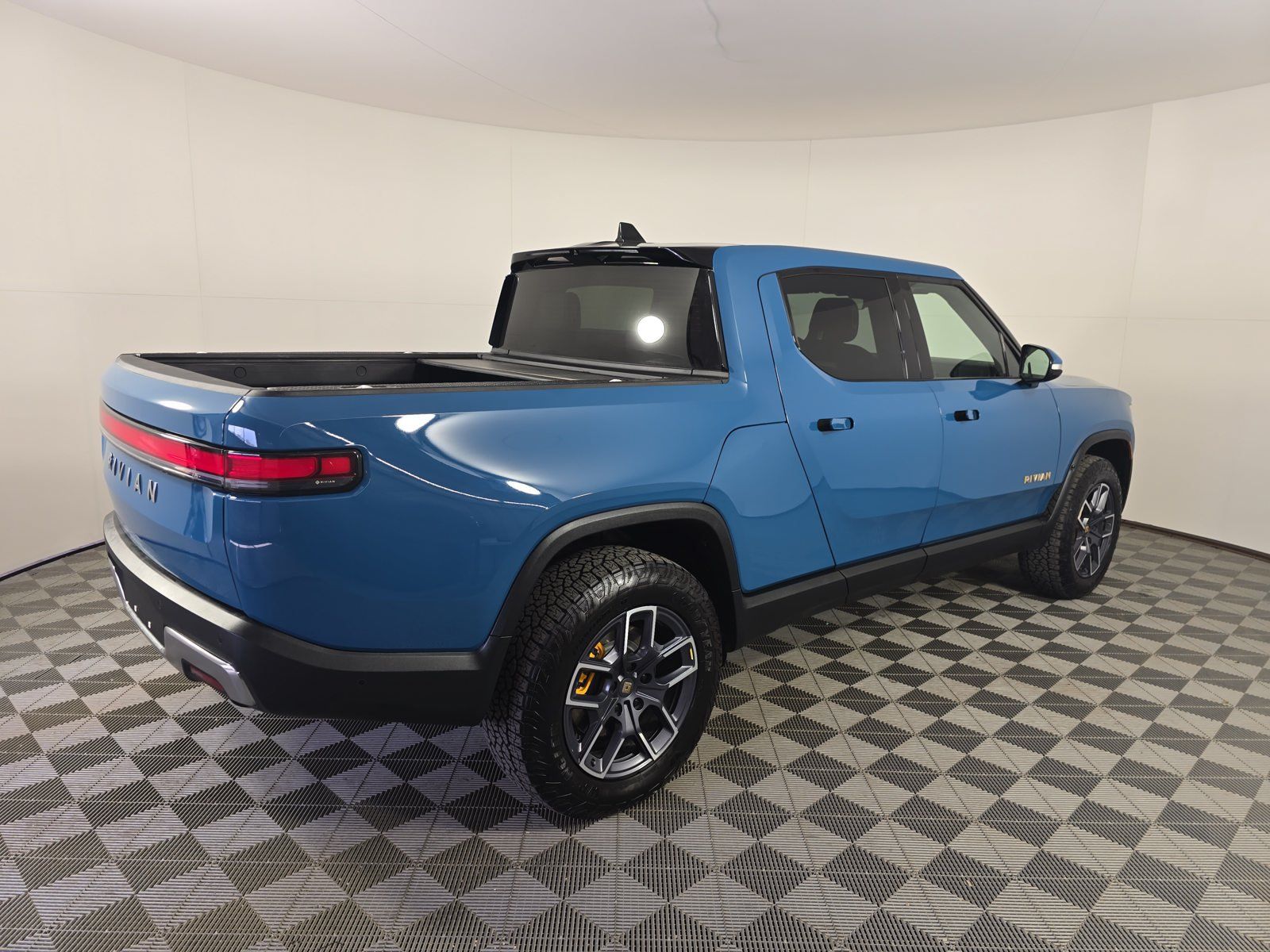 Used 2022 Rivian R1T Launch Edition AWD/4WD image 5