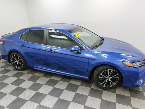 Used 2018 Toyota Camry SE image 5