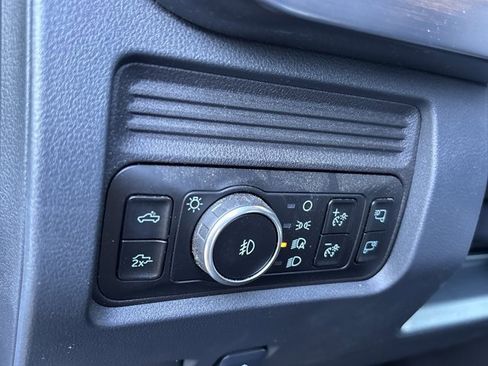 Used 2025 Ford F250 Lariat w/ Black Appearance Package image 23