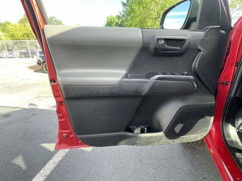 Used 2022 Toyota Tacoma SR w/ SR Convenience Package RWD image 21