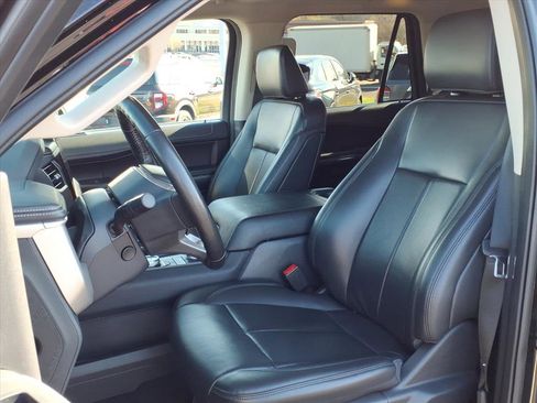 Certified 2024 Ford Expedition XLT image 4