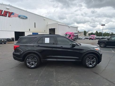 Used 2023 Ford Explorer XLT w/ Equipment Group 202A AWD/4WD image 9