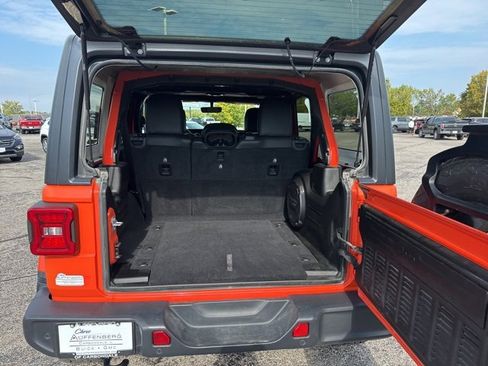 Used 2019 Jeep Wrangler Unlimited Sahara image 18