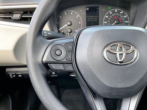 Used 2025 Toyota Corolla LE w/ LE Premium Package image 11