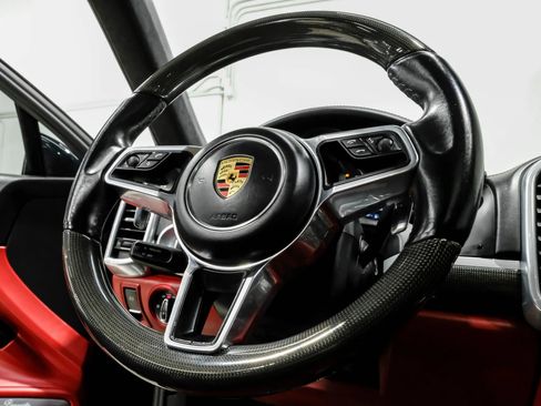 Used 2016 Porsche Cayenne Turbo S image 13