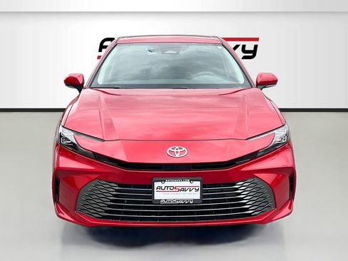 Used 2025 Toyota Camry XLE FWD image 2