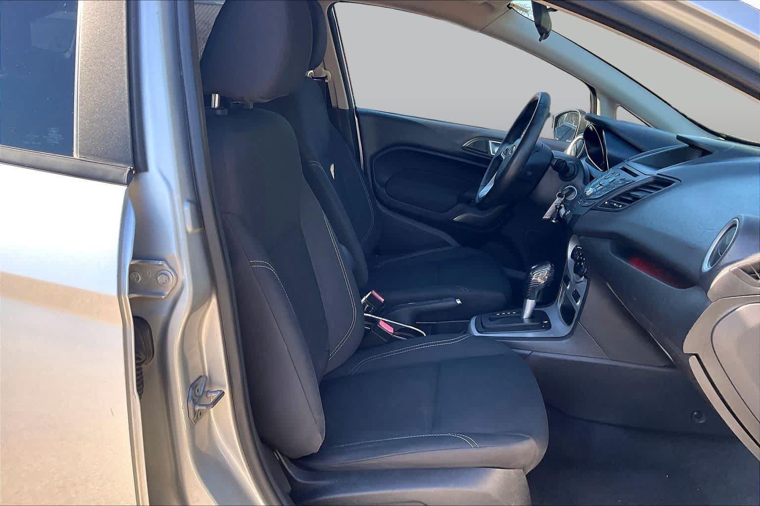 Used 2015 Ford Fiesta SE FWD image 9