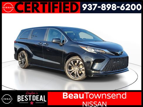Used 2023 Toyota Sienna XSE image 1