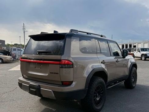 Used 2024 Lexus GX 550 image 2