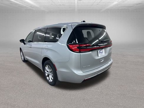 New 2026 Chrysler Pacifica Select AWD/4WD image 7