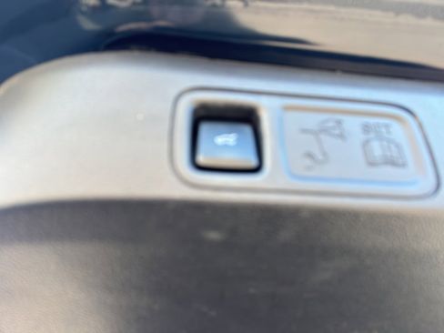 Used 2023 Ford Expedition XLT image 23