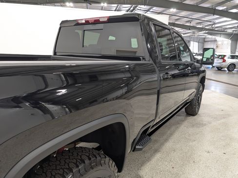 Used 2024 Chevrolet Silverado 2500 High Country w/ High Country Premium Package image 3