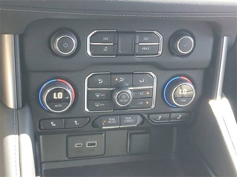 Used 2024 Chevrolet Tahoe Z71 w/ Luxury Package image 19