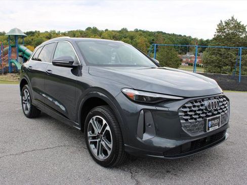 Certified 2025 Audi Q5 Premium Plus w/ Premium Plus image 2