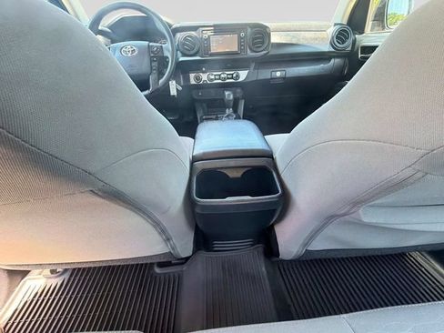 Used 2018 Toyota Tacoma SR AWD/4WD image 15