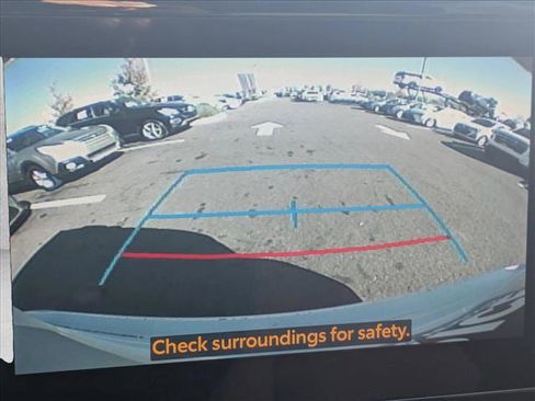 Used 2023 Toyota Highlander LE image 12