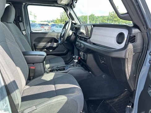 Used 2025 Jeep Gladiator Overland AWD/4WD image 13