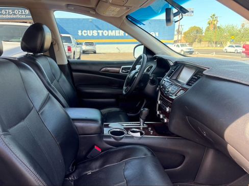 Used 2015 Nissan Pathfinder Platinum FWD image 4