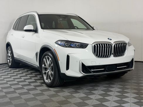 Used 2025 BMW X5 xDrive40i w/ Premium Package AWD/4WD image 7