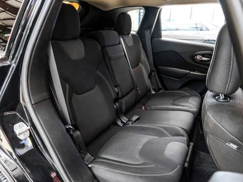 Used 2016 Jeep Cherokee Latitude image 32