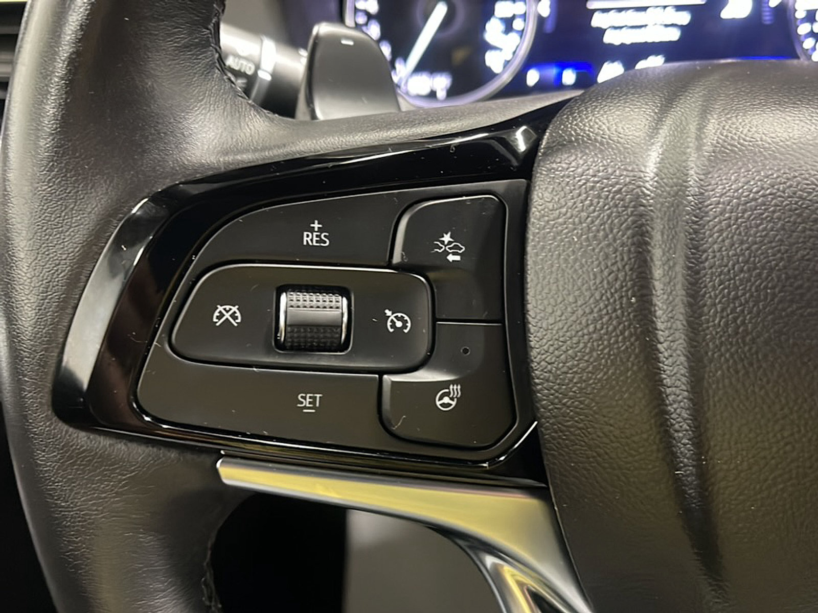 Used 2024 Buick Enclave Avenir AWD/4WD image 6