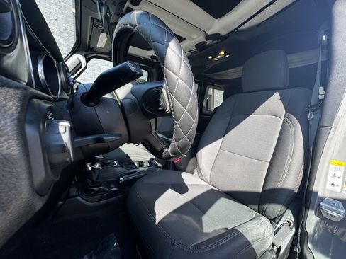 Used 2019 Jeep Wrangler Unlimited Sport S AWD/4WD image 12