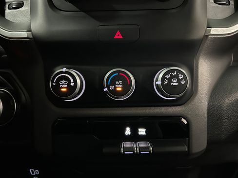 Used 2019 RAM 1500 Big Horn AWD/4WD image 10