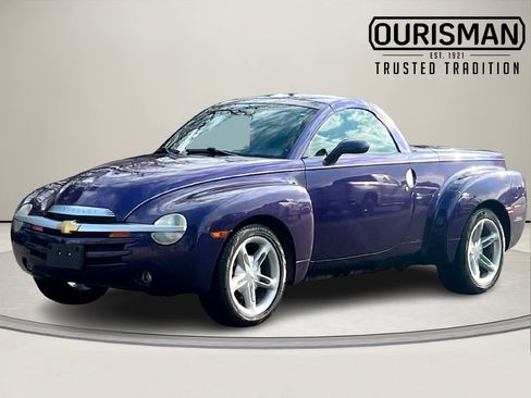 Used 2004 Chevrolet SSR w/ Preferred Equipment Group image 2