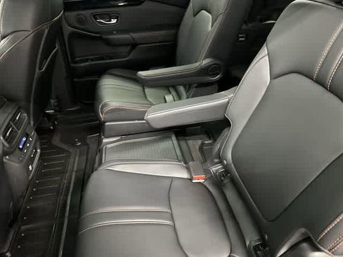 Used 2024 Honda Pilot TrailSport image 11
