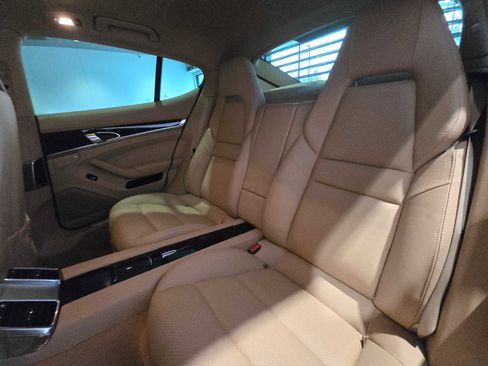 Used 2011 Porsche Panamera RWD image 19