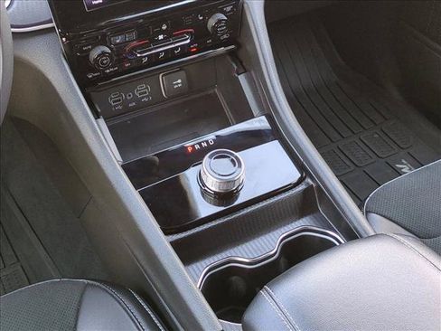 Used 2024 Jeep Grand Cherokee L Altitude AWD/4WD image 12