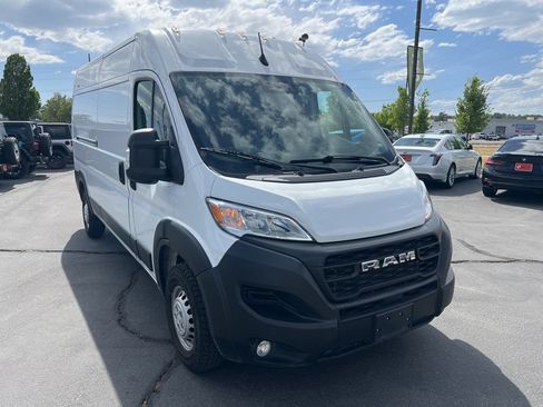 Used 2024 RAM ProMaster 2500 w/ Convenience Group FWD image 4