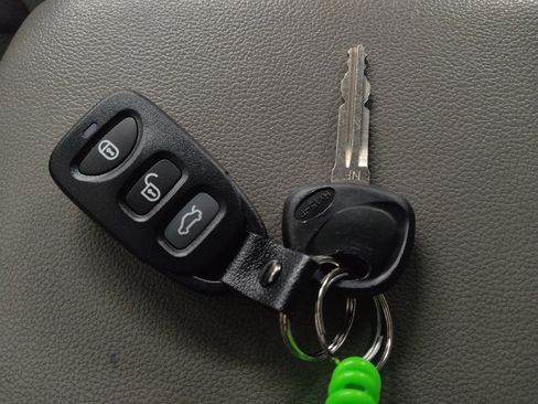 Used 2018 Hyundai Elantra SE FWD image 32