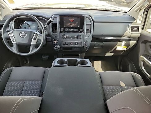 Used 2024 Nissan Titan SV AWD/4WD image 13