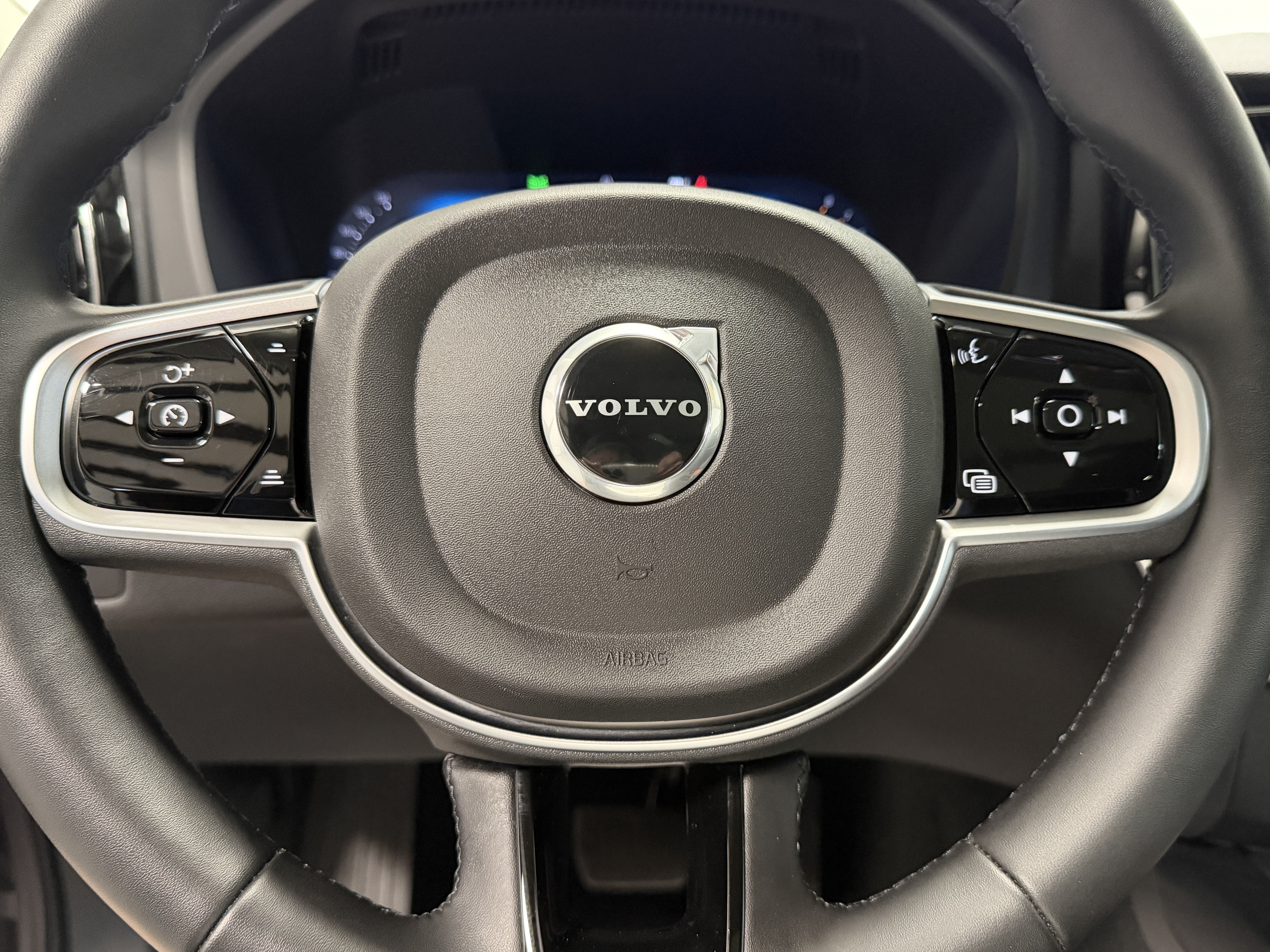 Used 2026 Volvo XC60 B5 Plus AWD/4WD image 15