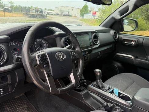 Used 2016 Toyota Tacoma TRD Off-Road w/ Premium & Technology Package image 13