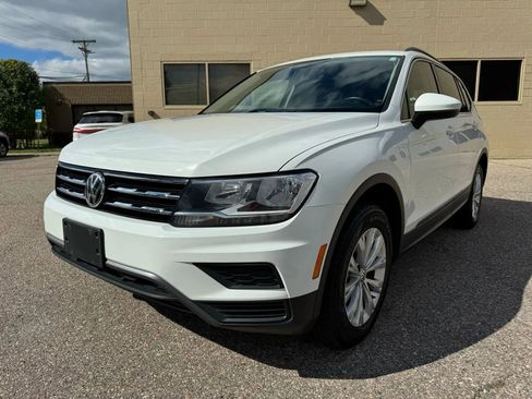 Used 2019 Volkswagen Tiguan SE w/ Panoramic Sunroof Package image 3