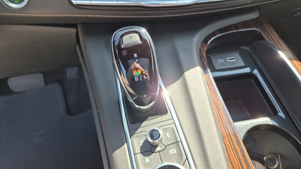 Used 2024 Cadillac Escalade Premium Luxury AWD/4WD image 19