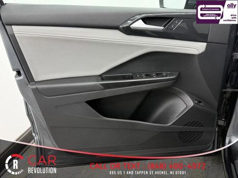 Used 2022 Volkswagen Taos SEL w/ Panoramic Sunroof Package image 39