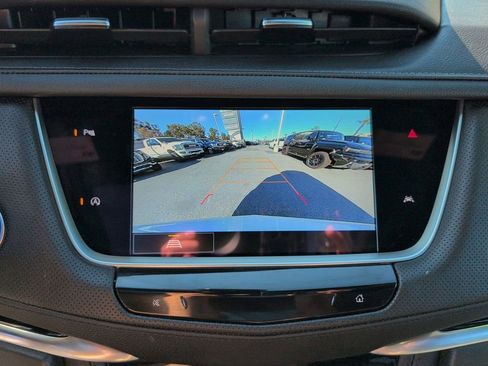 Used 2025 Cadillac XT6 Luxury image 15