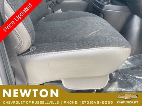 Used 2024 Chevrolet Express 2500 w/ Driver Convenience Package RWD image 16