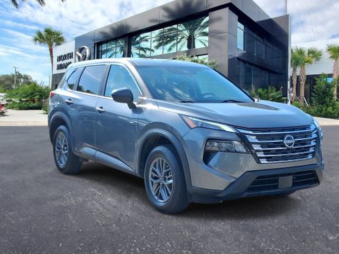 Used 2024 Nissan Rogue S image 3