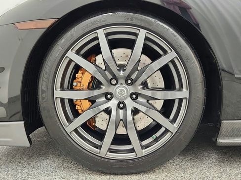 Used 2014 Nissan GT-R Premium image 13
