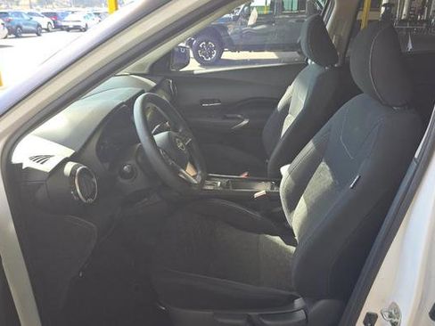 Used 2024 Nissan Kicks SV image 5