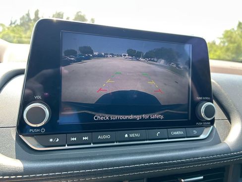 Used 2023 Nissan Rogue S image 27